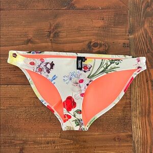 triangl swimwear White Floral Bikini Bottoms with Coral Panels